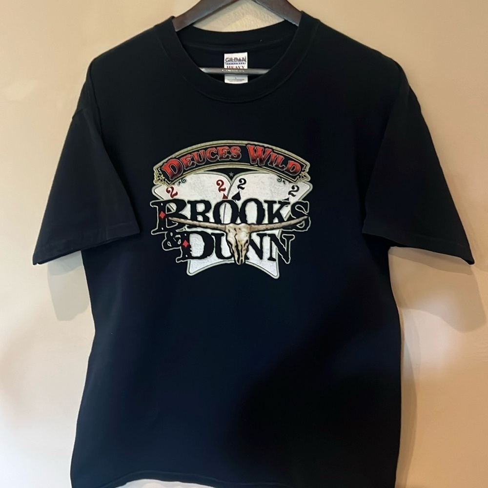 Men’s Brooks and Dunn 2005 concert tour tee in size large